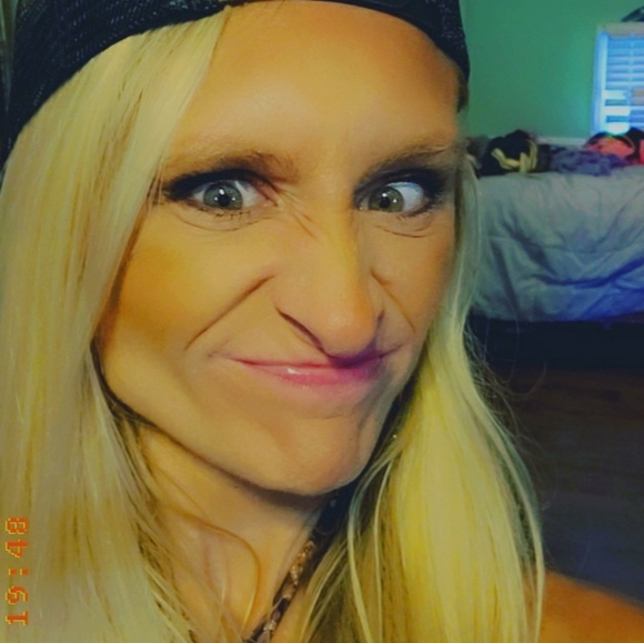 Meet your Posher, Joy - Picture 9 of 11